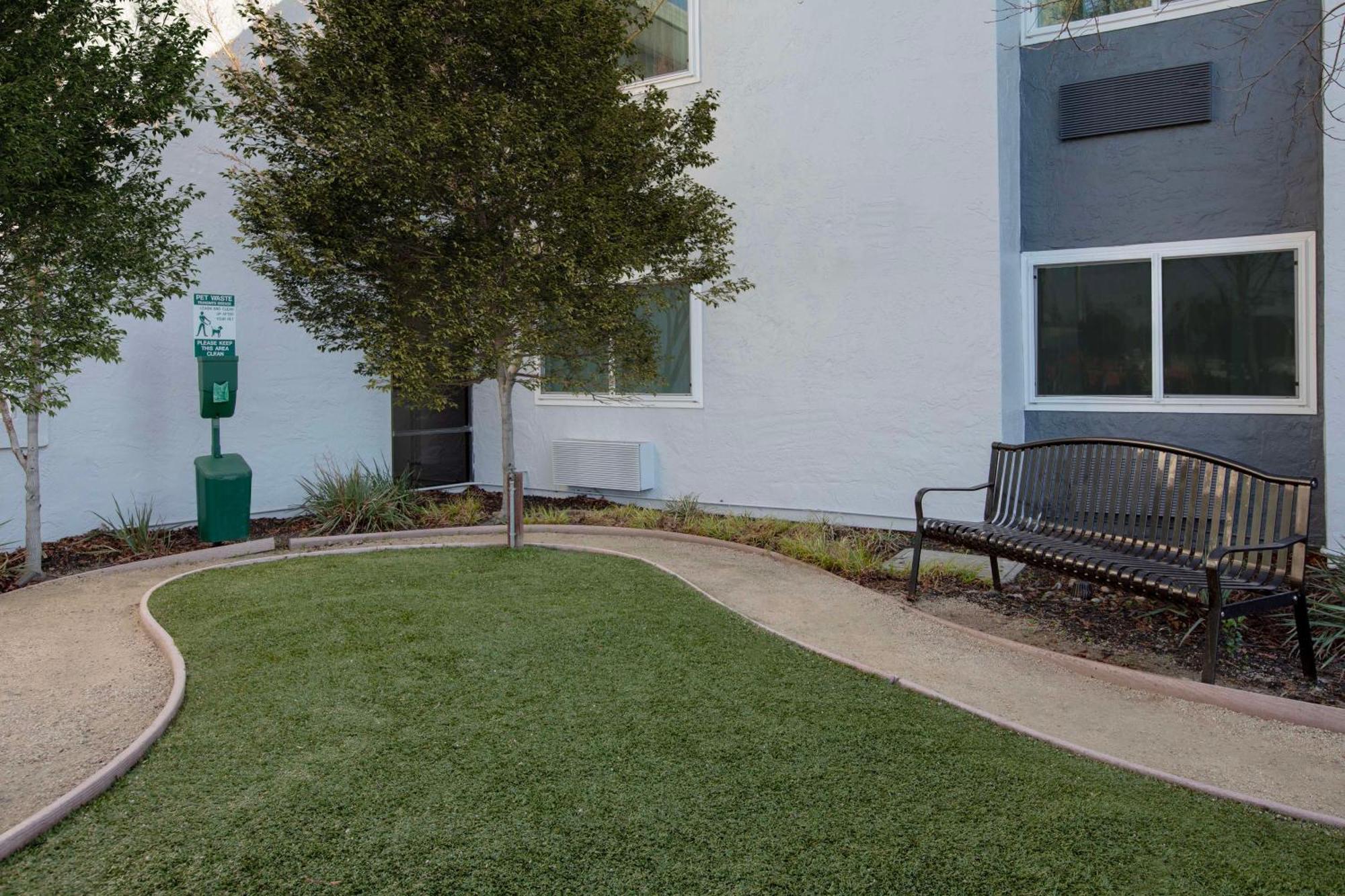 Spark By Hilton San Jose Airport Exterior photo